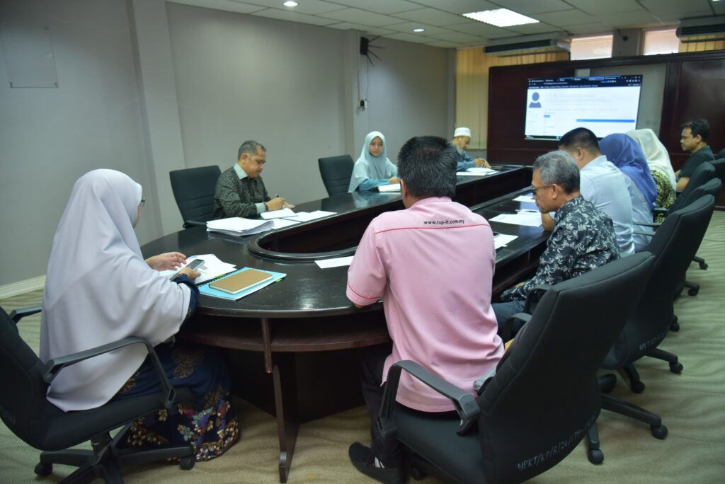 May be an image of 7 people, people studying, table, newsroom and text